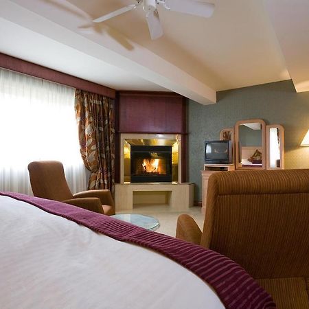Relais & Chateaux Auberge La Pinsonniere Ла-Мальбе Номер фото
